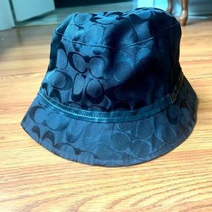 Coach black bucket hat - great condition!  S\P